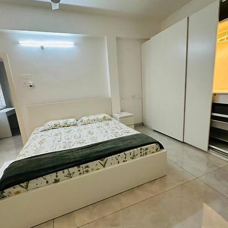 White House Sky View Theatre Villa In Gachibowli المظهر الخارجي الصورة