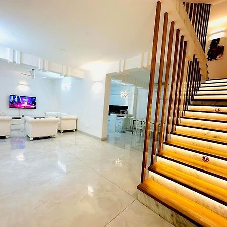White House Sky View Theatre Villa In Gachibowli المظهر الخارجي الصورة