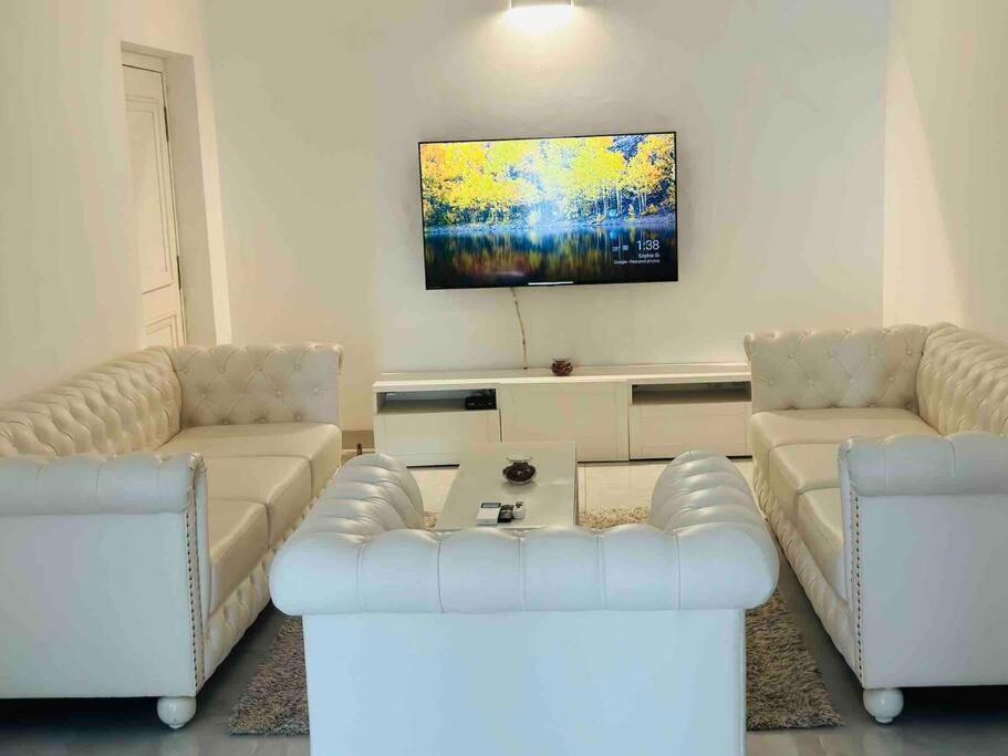 White House Sky View Theatre Villa In Gachibowli المظهر الخارجي الصورة