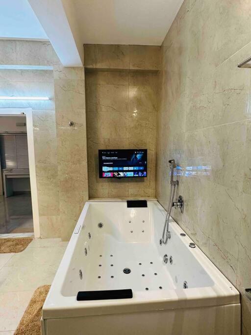 White House Sky View Theatre Villa In Gachibowli المظهر الخارجي الصورة