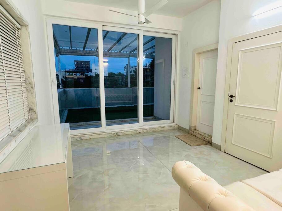 White House Sky View Theatre Villa In Gachibowli المظهر الخارجي الصورة