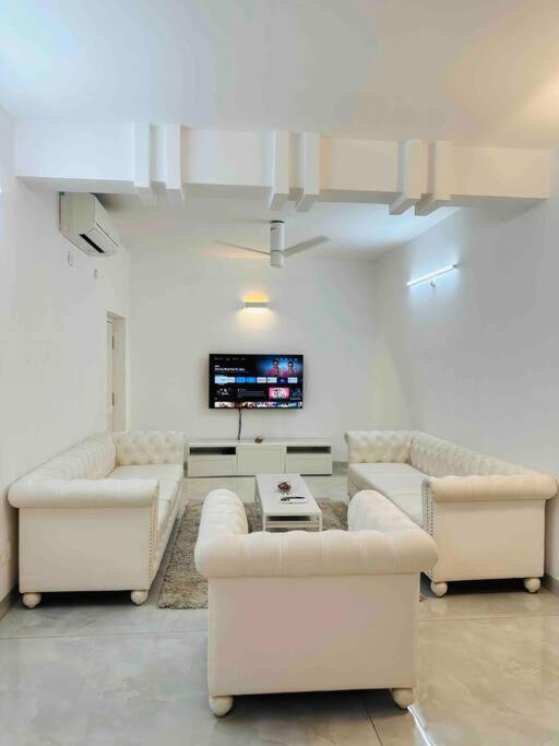 White House Sky View Theatre Villa In Gachibowli المظهر الخارجي الصورة