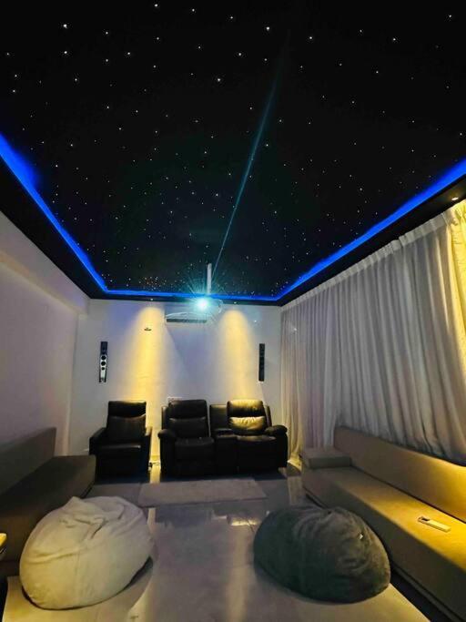 White House Sky View Theatre Villa In Gachibowli المظهر الخارجي الصورة